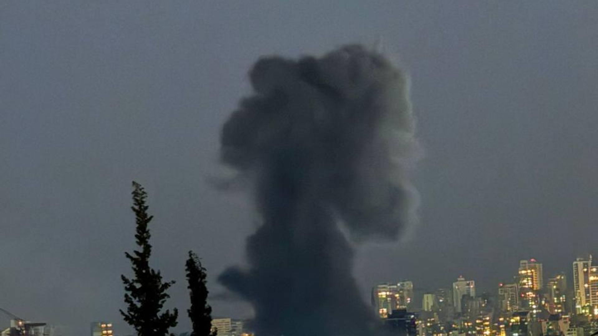 Последствия ударов Израиля по пригороду Бейрута Последствия ударов Израиля по пригороду Бейрута - РИА Новости, 1920, 16.03.2026