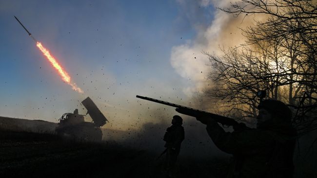 Боевая работа расчета реактивной системы залпового огня Град 