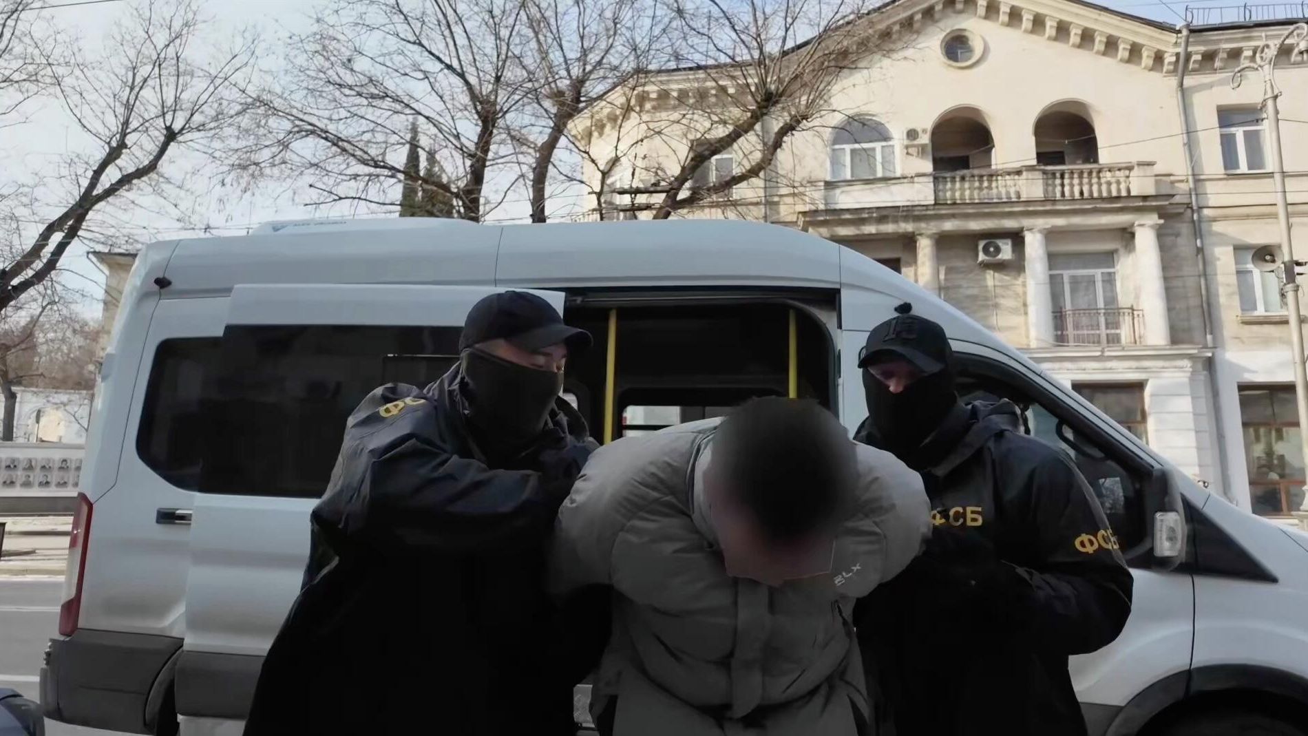 Задержание жителя Севастополя, планировавшего покушение на российского военного в Крыму Задержание жителя Севастополя, планировавшего покушение на российского военного в Крыму - РИА Новости, 1920, 12.03.2026