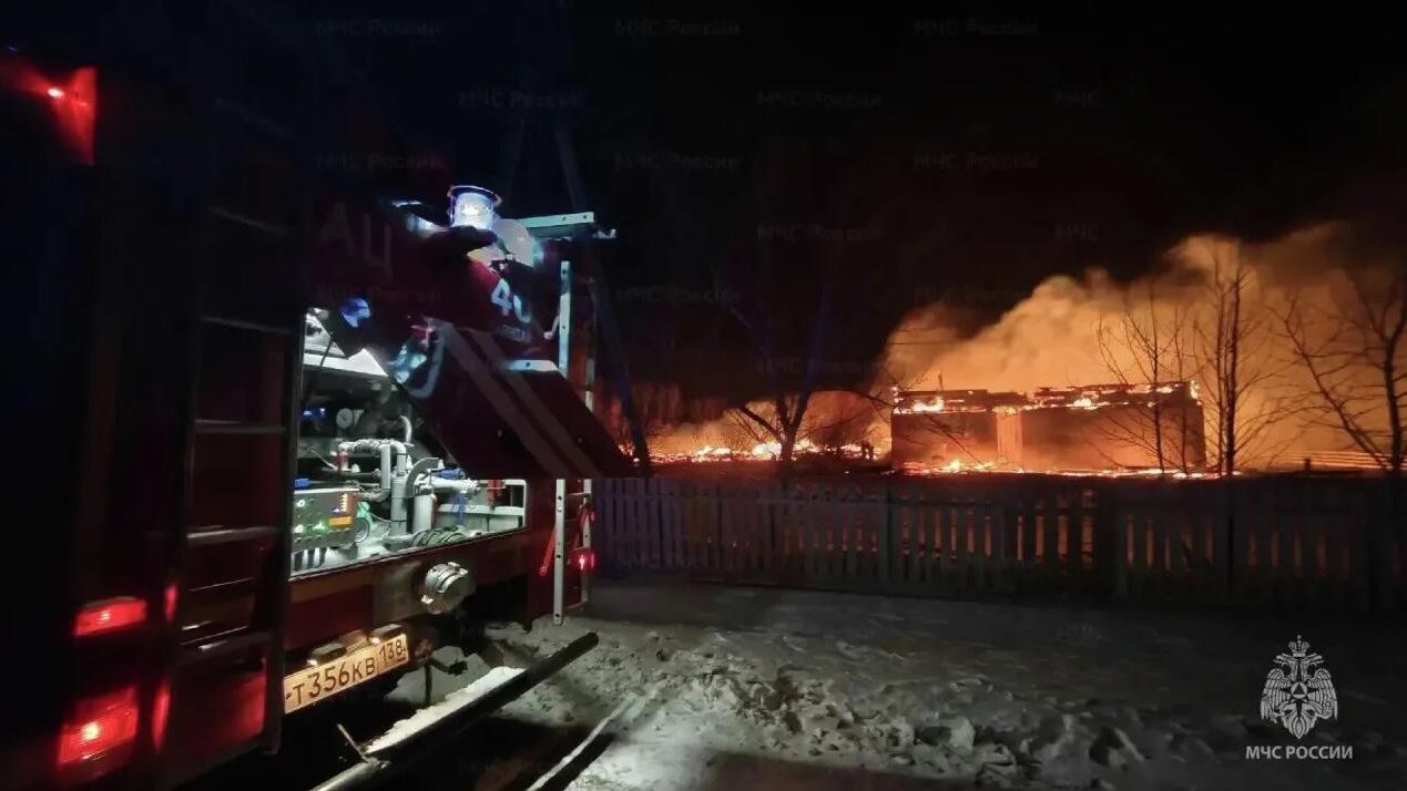 Пожар в школе в поселке Эхирит Булагатского района Приангарья. 12 марта 2026 - РИА Новости, 1920, 12.03.2026