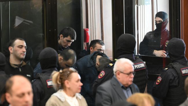 Фигуранты по делу о теракте в концертном зале Крокус Сити Холл в здании суда во время оглашения приговора
