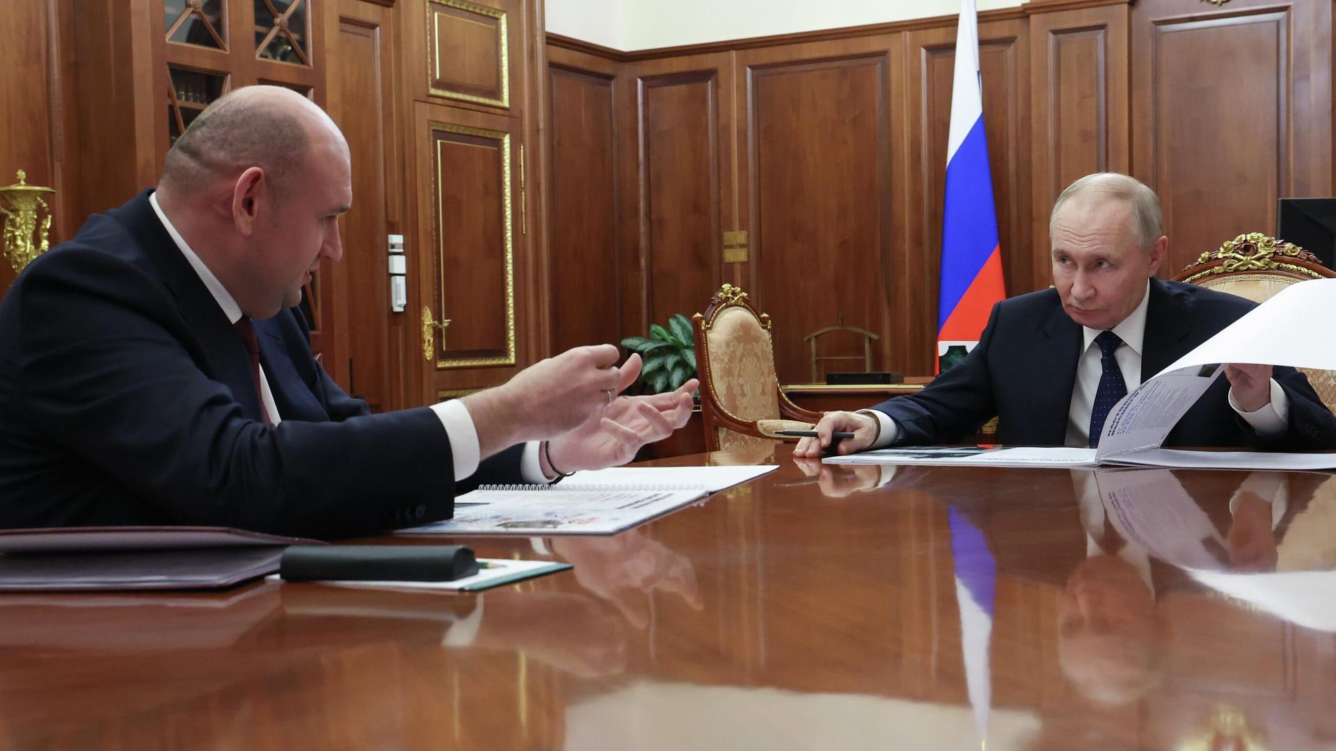 Президент Владимир Путин и губернатор Оренбургской области Евгений Солнцев - РИА Новости, 1920, 12.03.2026