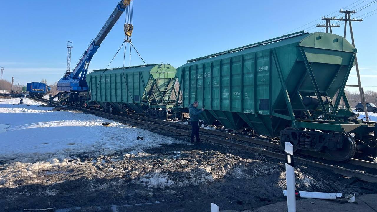 На месте схода вагонов с рельсов в Тамбовской области На месте схода вагонов с рельсов в Тамбовской области - РИА Новости, 1920, 12.03.2026