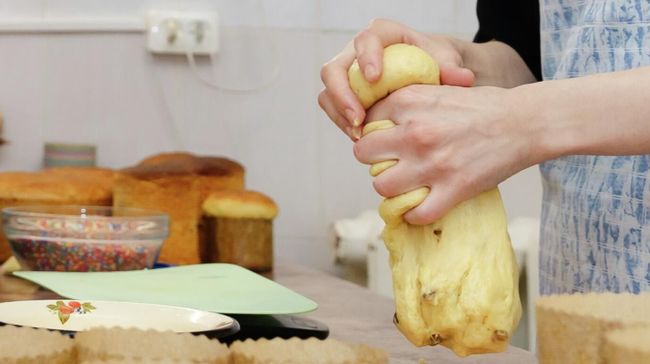 Приготовление пасхальных куличей Приготовление пасхальных куличей
