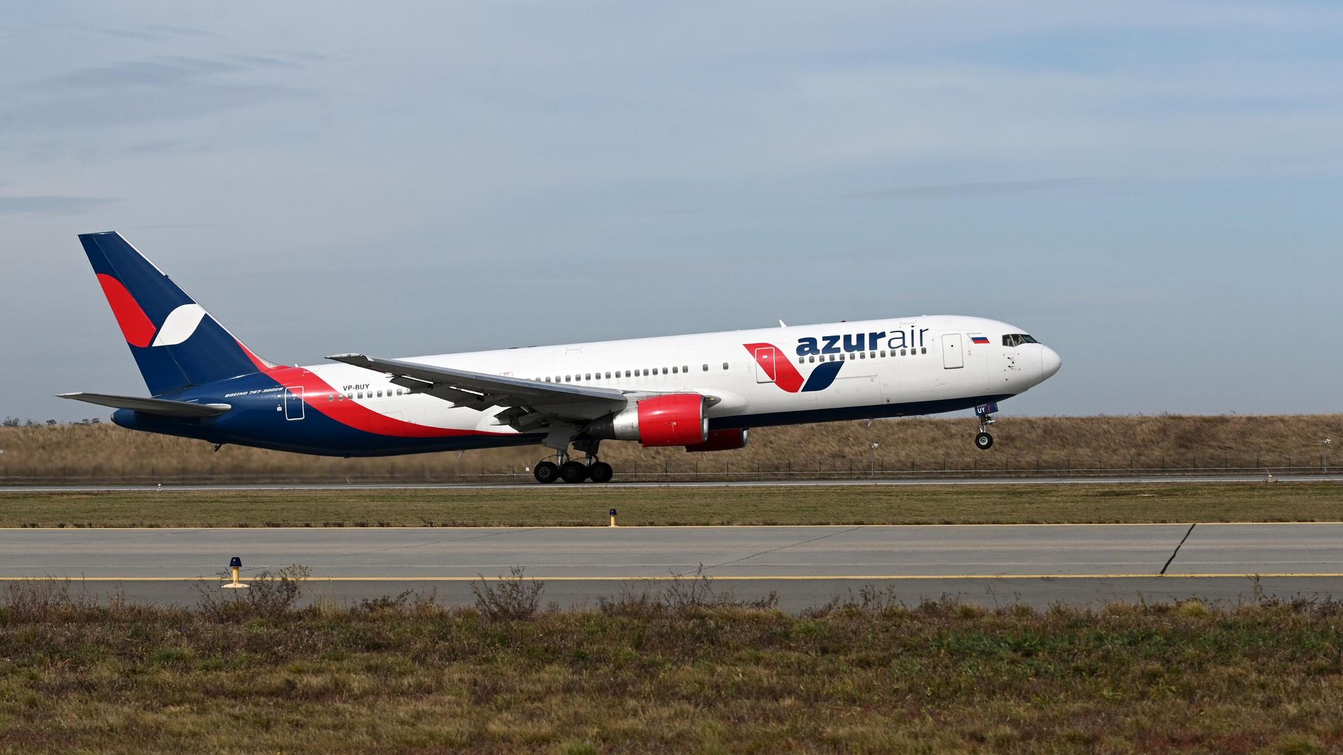 Самолет авиакомпании Azur Air Самолет авиакомпании Azur Air - РИА Новости, 1920, 02.04.2026