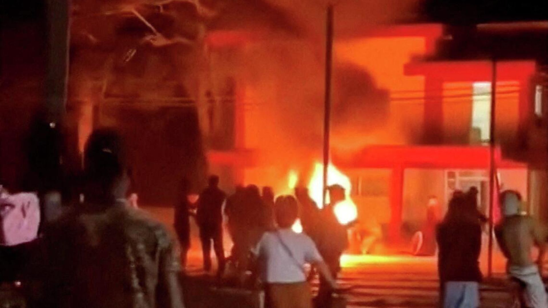 Пожар в здании компартии в городе Морон на Кубе. 14 марта 2026 Пожар в здании компартии в городе Морон на Кубе. 14 марта 2026 - РИА Новости, 1920, 15.03.2026