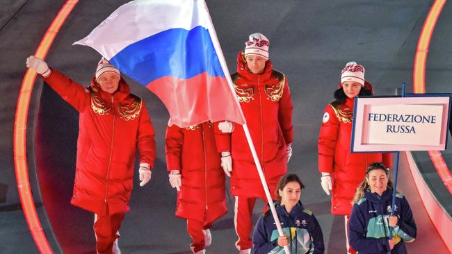 Спортсмены из России во время парада атлетов на церемонии открытия XIV зимних Паралимпийских игр в древнеримском амфитеатре Арена ди Верона в Вероне. Игры пройдут с 6 по 15 марта в Милане и Кортина-д'Ампеццо
