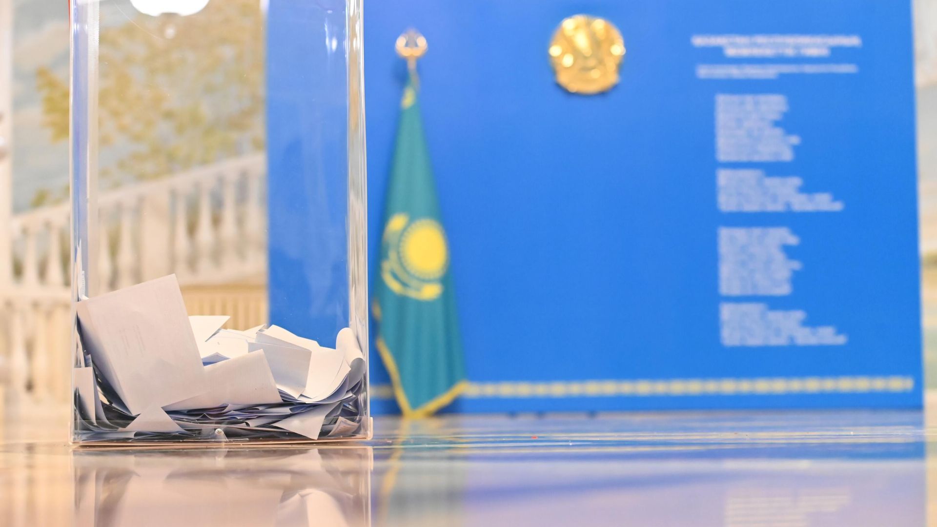 Урна с бюллетенями во время общенационального референдума по принятию новой конституции в Казахстане Урна с бюллетенями во время общенационального референдума по принятию новой конституции в Казахстане - РИА Новости, 1920, 18.03.2026