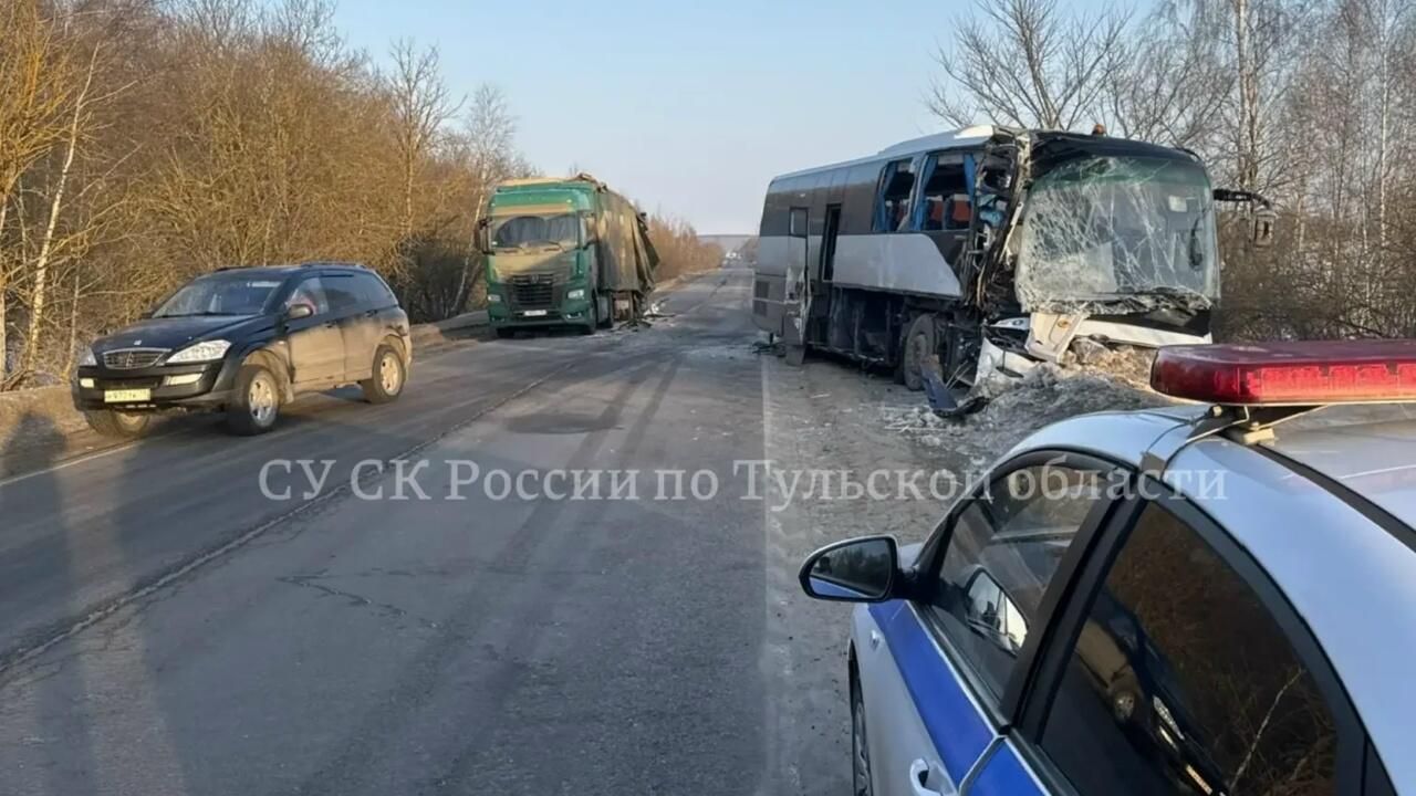 Последствия ДТП с участием грузовика и автобуса возле деревни Маньшино в Тульской области Последствия ДТП с участием грузовика и автобуса возле деревни Маньшино в Тульской области - РИА Новости, 1920, 16.03.2026