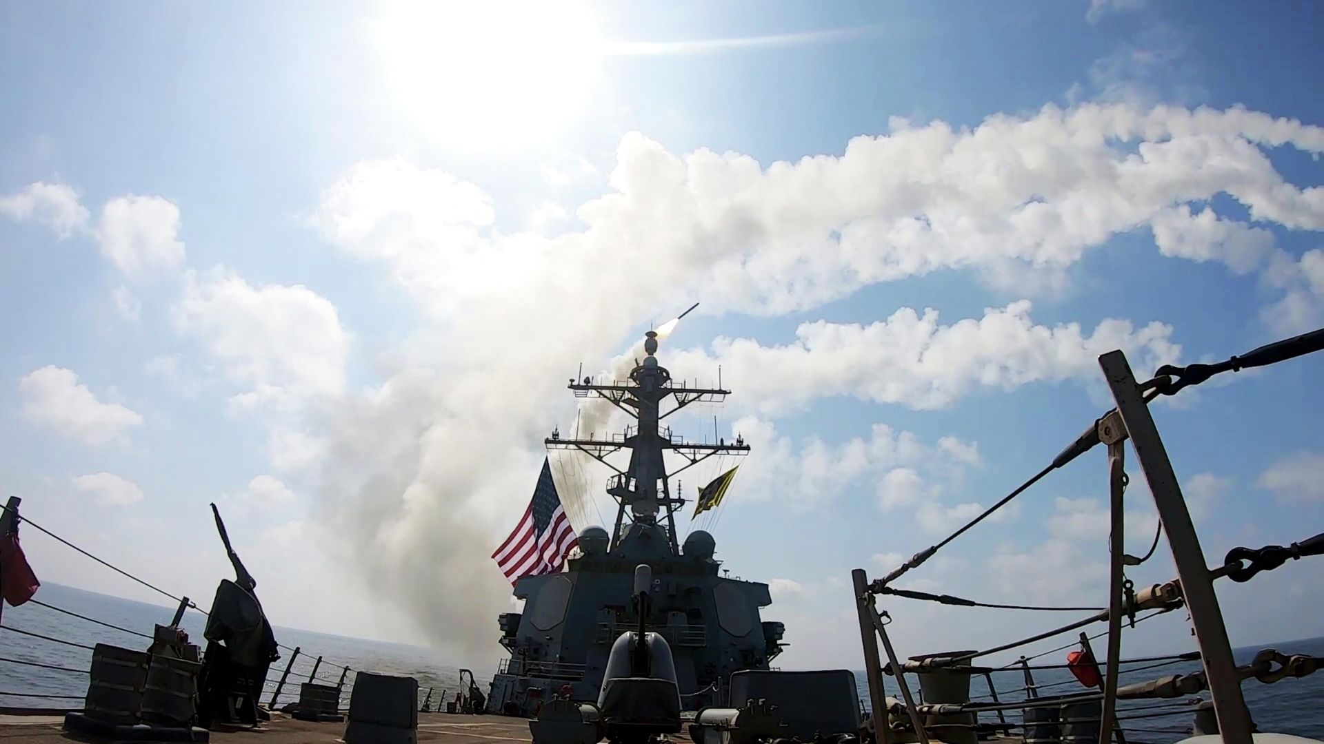 Запуск ракеты с борта корабля ВМС США в рамках операции Эпическая ярость Запуск ракеты с борта корабля ВМС США в рамках операции Эпическая ярость - РИА Новости, 1920, 06.05.2026