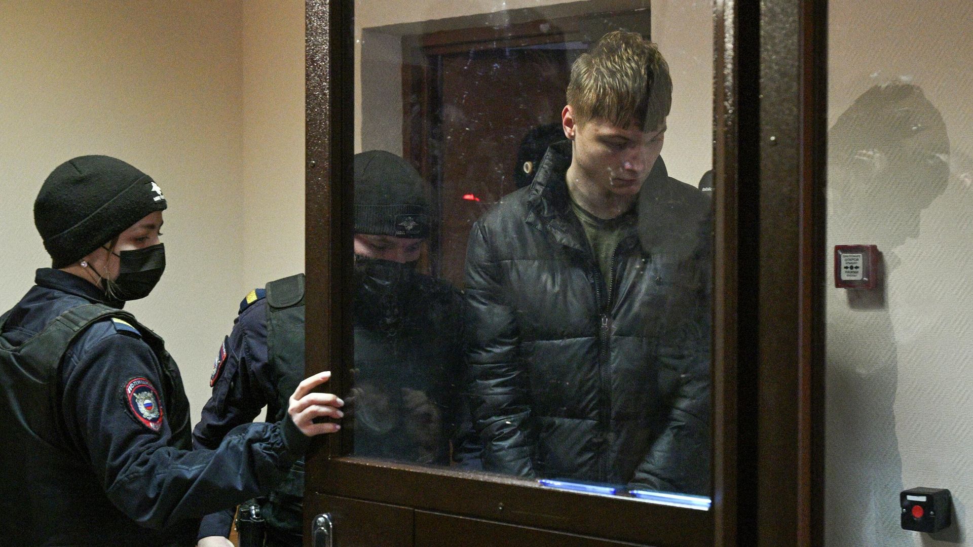 Экс-футболист Урала-2 Даниил Секач, обвиняемый в убийстве 48-летней предпринимательницы в Москве, в здании Тушинского суда - РИА Новости, 1920, 16.03.2026