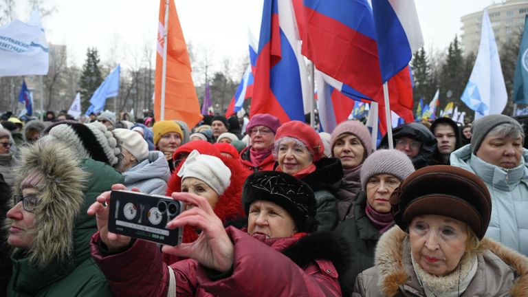 Митинг-концерт, посвящённый Дню воссоединения Крыма и Севастополя с Россией, в Центральном парке Новосибирска Митинг-концерт, посвящённый Дню воссоединения Крыма и Севастополя с Россией, в Центральном парке Новосибирска