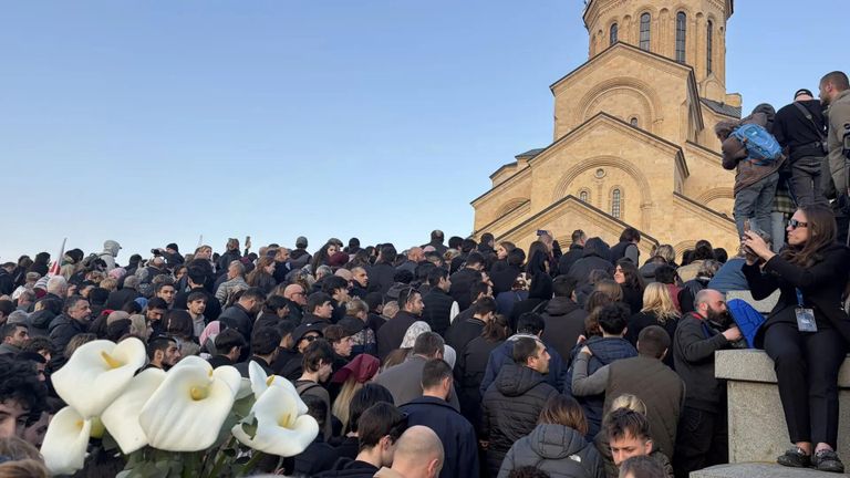 Траурное шествие в Тбилиси в связи с кончиной католикоса-патриарха Илии II Траурное шествие в Тбилиси в связи с кончиной католикоса-патриарха Илии II