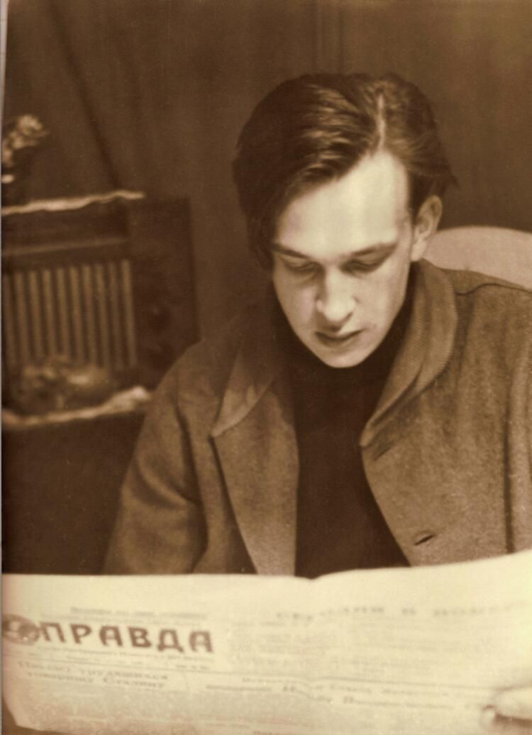 Валентин Фалин в молодости - РИА Новости, 1920, 19.03.2026