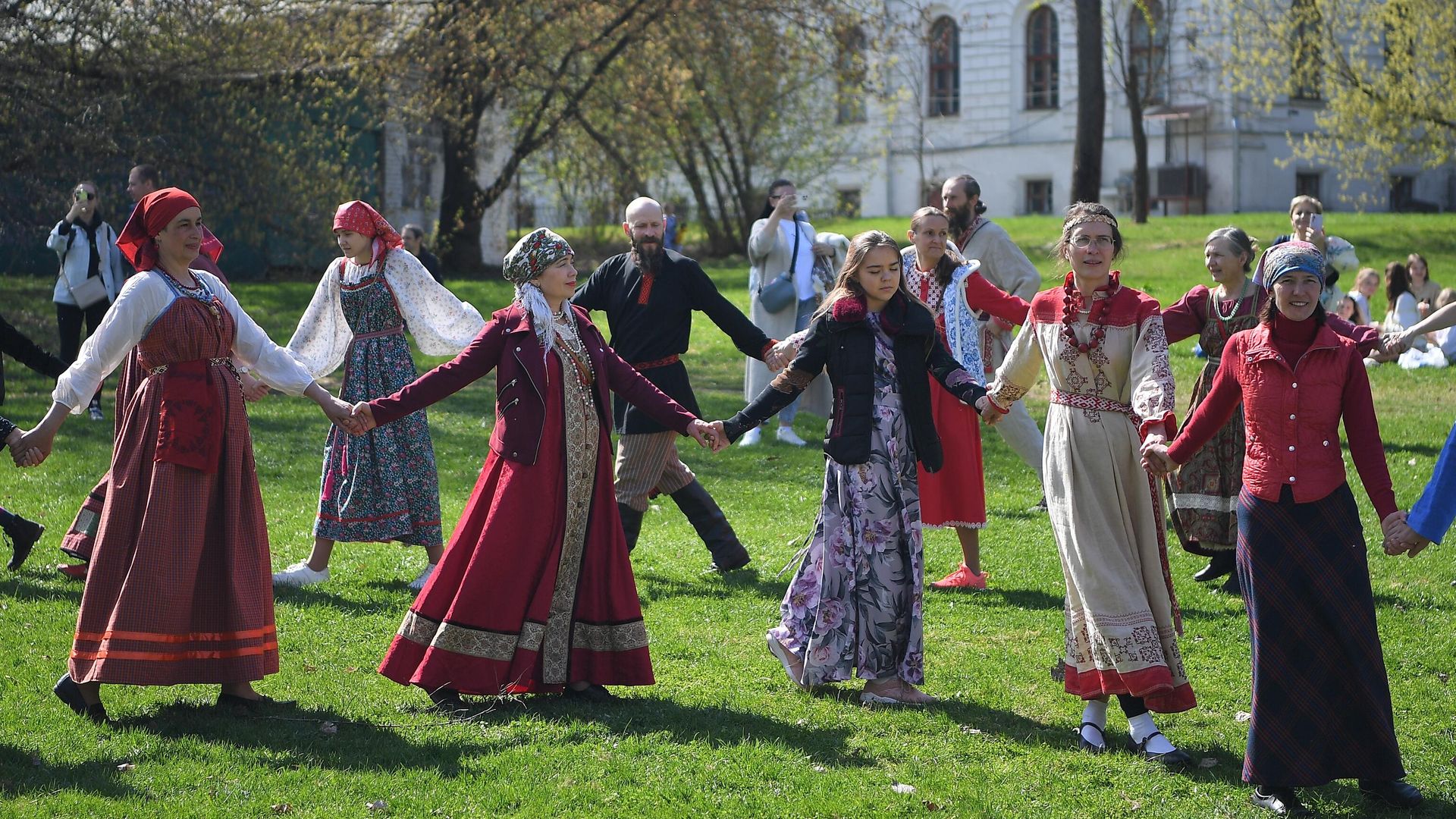 Участники народных гуляний на Красную горку - РИА Новости, 1920, 19.03.2026