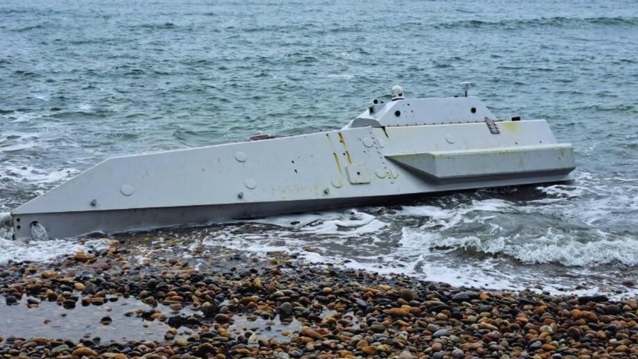 Безэкипажный катер, обнаруженный на турецком побережье Черного моря в провинции Орду - РИА Новости, 1920, 21.03.2026