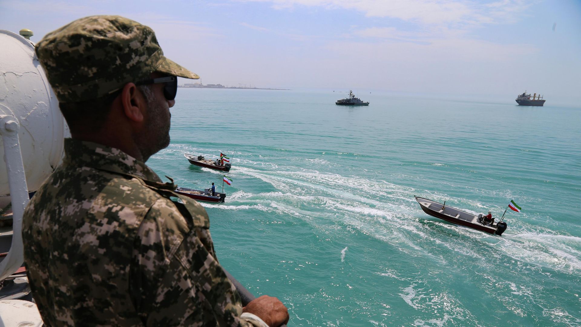 Иранские военные катера в Персидском заливе Иранские военные катера в Персидском заливе - РИА Новости, 1920, 06.04.2026