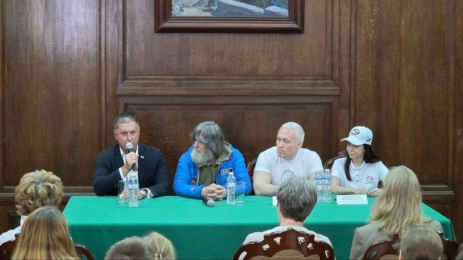 Российский путешественник Федор Конюхов во время встречи с журналистами и россиянами, проживающими в Аргентине, в посольстве РФ Российский путешественник Федор Конюхов во время встречи с журналистами и россиянами, проживающими в Аргентине, в посольстве РФ