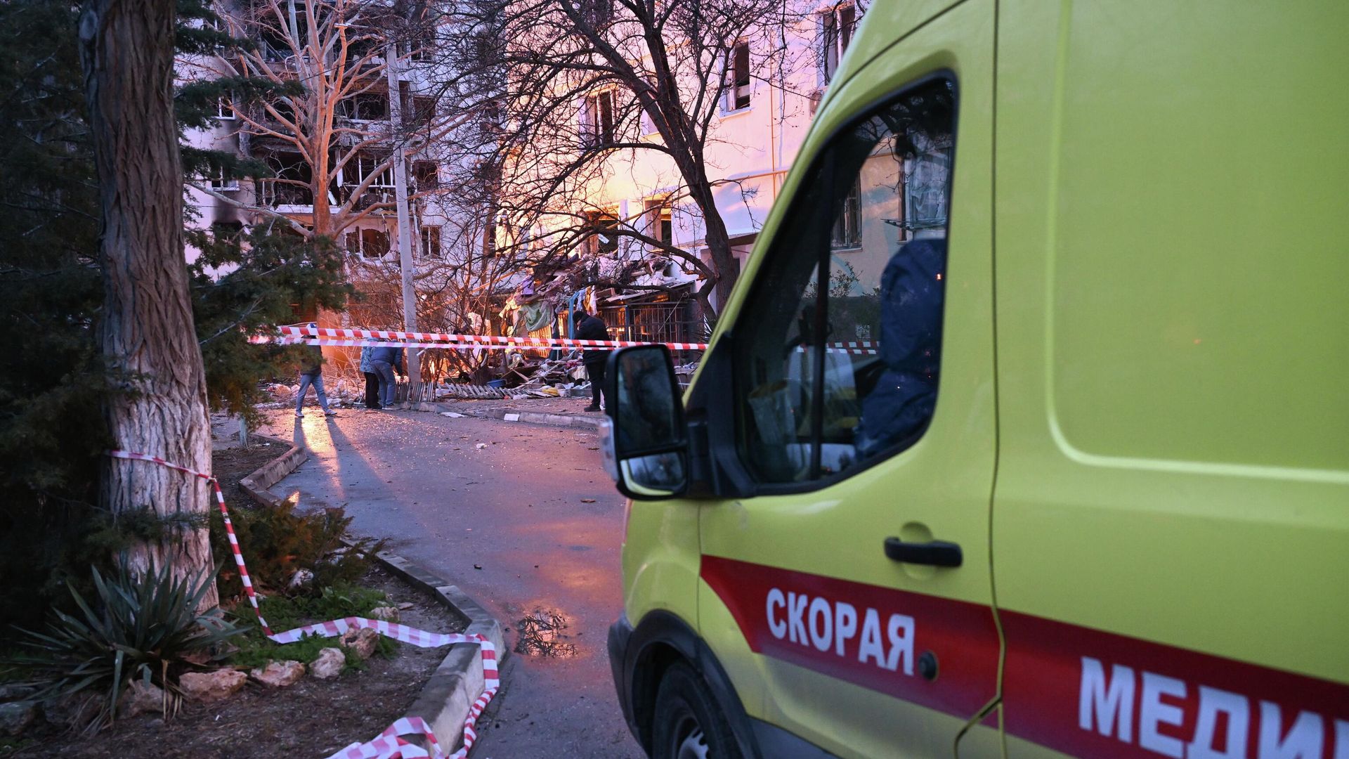 Последствия взрыва в жилом доме в Севастополе. 24 марта 2026 Последствия взрыва в жилом доме в Севастополе. 24 марта 2026 - РИА Новости, 1920, 24.03.2026