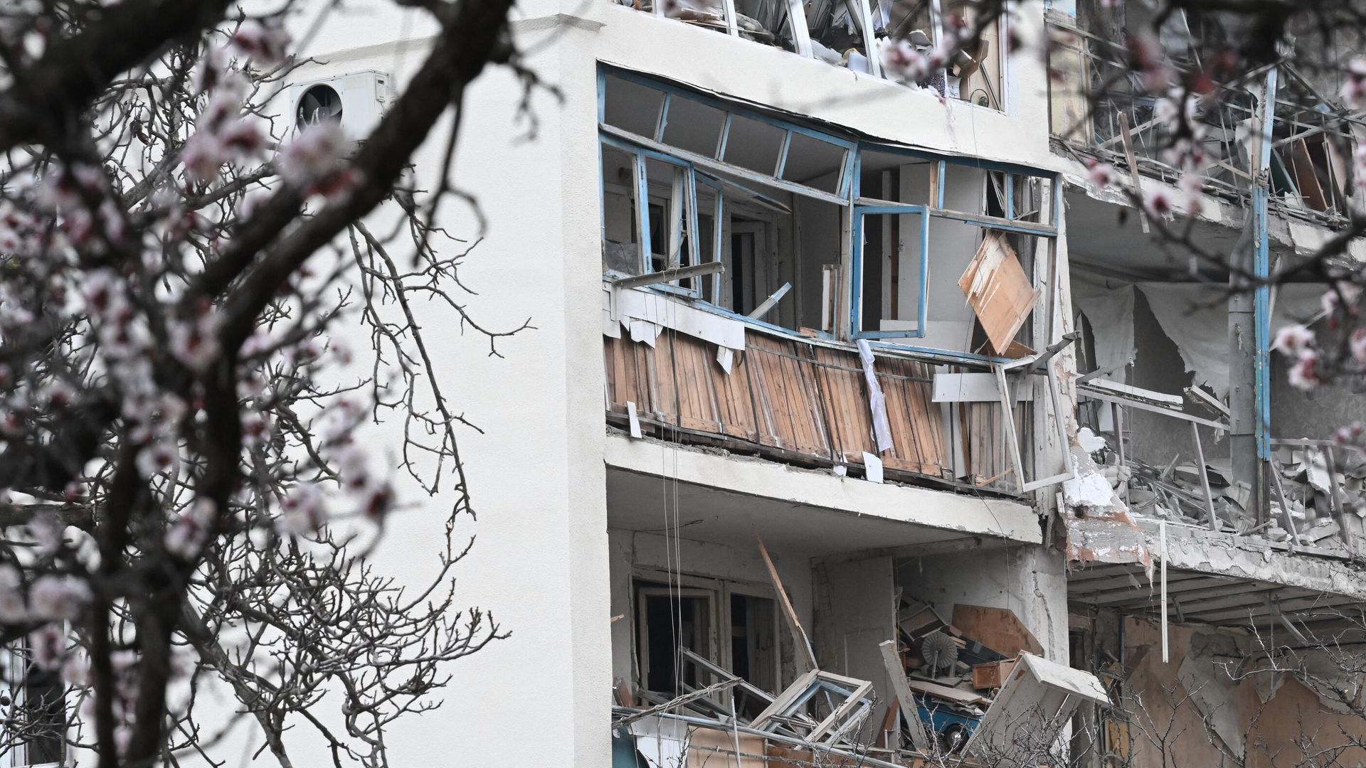 Последствия взрыва в жилом доме в Севастополе Последствия взрыва в жилом доме в Севастополе - РИА Новости, 1920, 24.03.2026