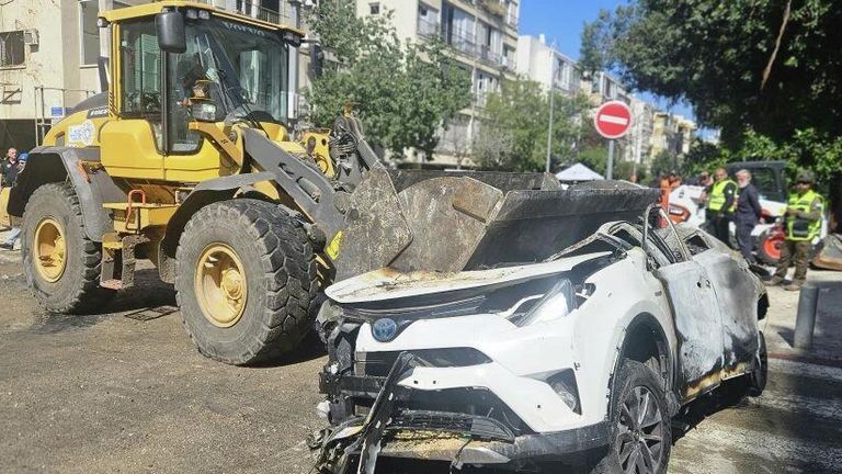 Иранская ракета частично разрушила жилой дом в центре Тель-Авива Иранская ракета частично разрушила жилой дом в центре Тель-Авива