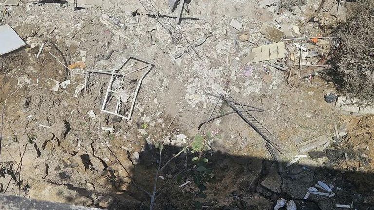 Иранская ракета частично разрушила жилой дом в центре Тель-Авива Иранская ракета частично разрушила жилой дом в центре Тель-Авива