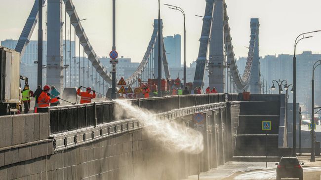 Уборка Москвы весной