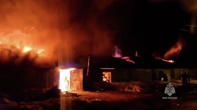 Пожар в мебельном цехе в подмосковных Химках