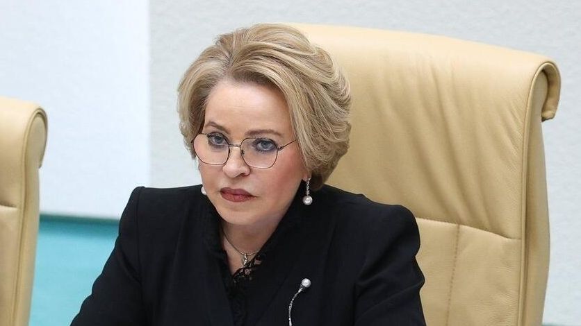 Председатель Совета Федерации РФ Валентина Матвиенко во время встречи с театральными деятелями. 24 марта 2026 Председатель Совета Федерации РФ Валентина Матвиенко во время встречи с театральными деятелями. 24 марта 2026 - РИА Новости, 1920, 24.03.2026