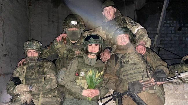 Анна Прокофьева с бойцами в Марьинке Анна Прокофьева с бойцами в Марьинке