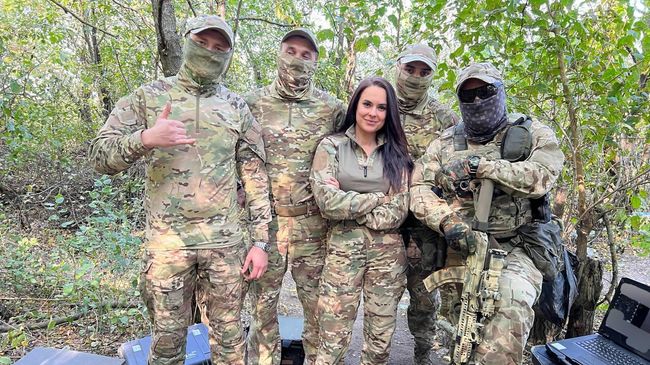Анна с разведчиками спецназа в Запорожской области Анна с разведчиками спецназа в Запорожской области