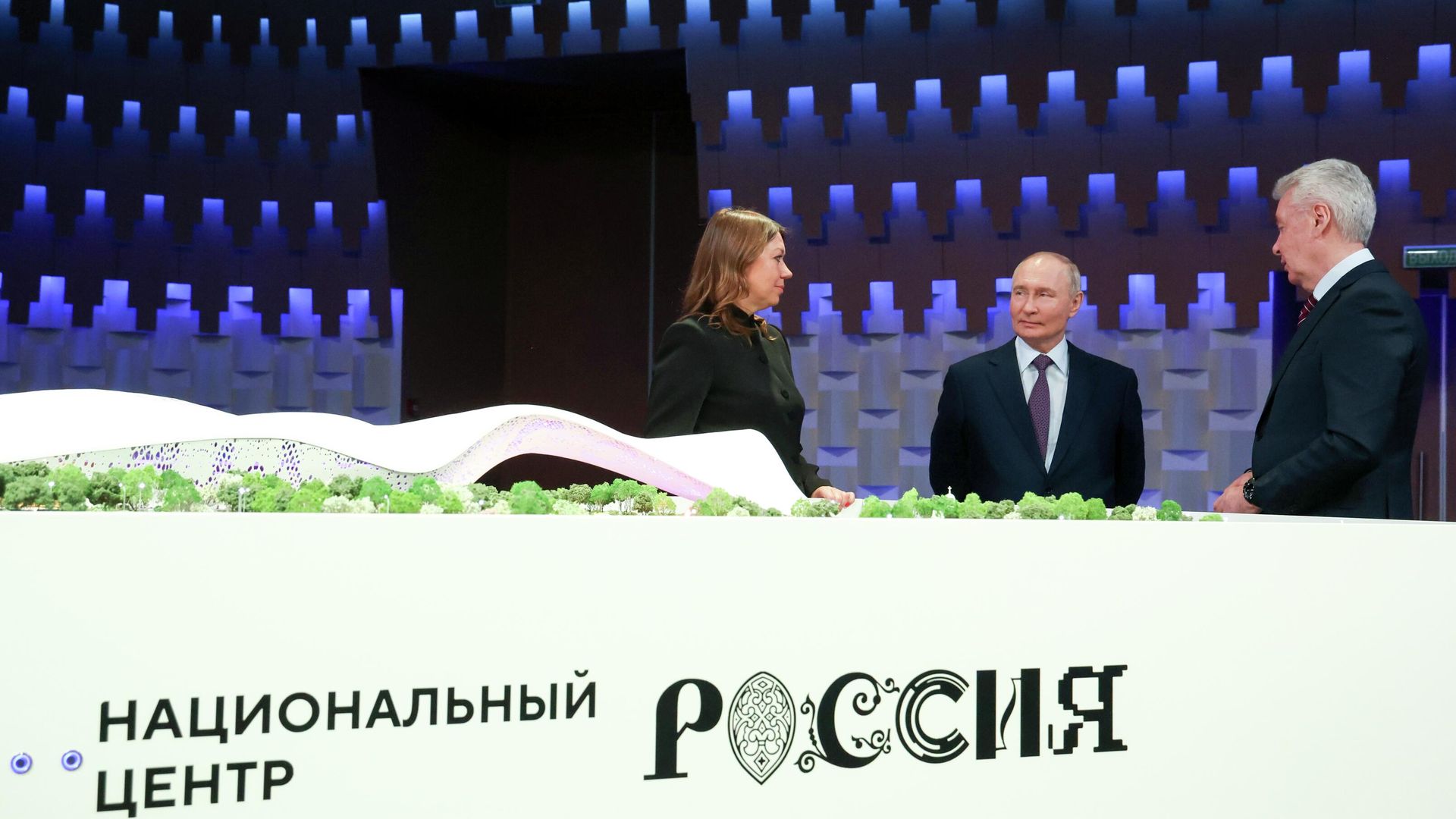 Президент РФ Владимир Путин перед церемонией старта строительства нового комплекса Национального центра Россия в Москве Президент РФ Владимир Путин перед церемонией старта строительства нового комплекса Национального центра Россия в Москве - РИА Новости, 1920, 26.03.2026