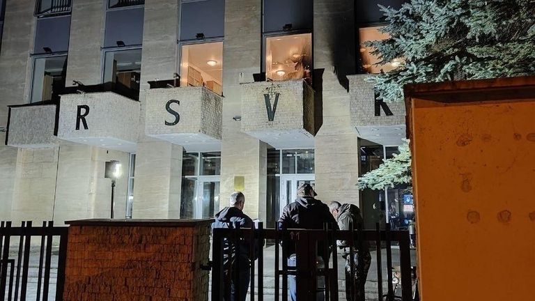Обстановка у Русского дома в Праге после попытки поджога Обстановка у Русского дома в Праге после попытки поджога
