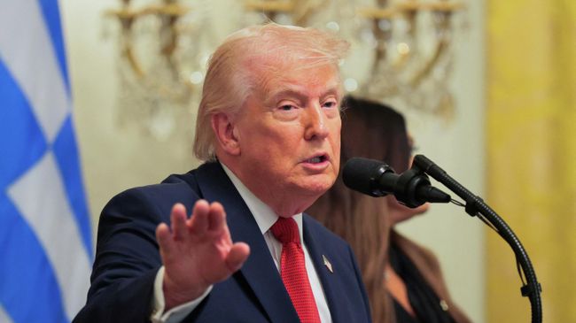 Президент США Дональд Трамп во время выступления в Белом доме