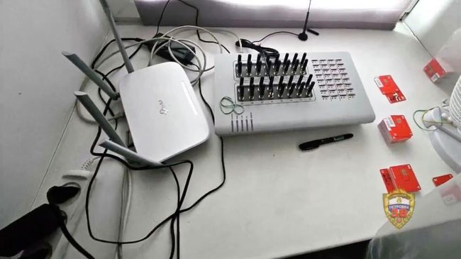 Полицейские пресекли работу технического узла для передачи голосового трафика, который использовали телефонные мошенники в центре Москвы