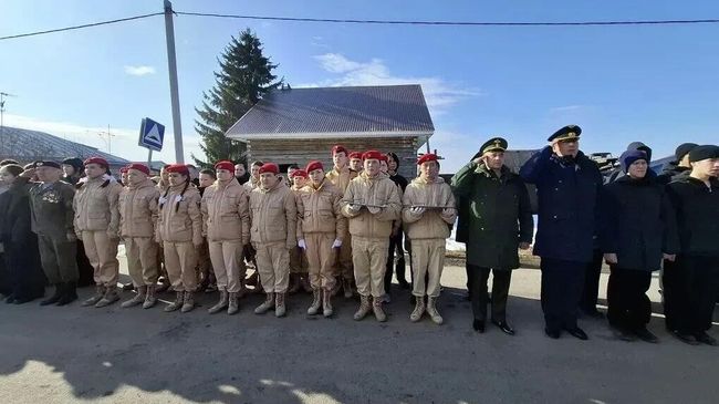 Конкурсная комиссия Всероссийского смотра-конкурса на лучшую подготовку граждан к военной службе во главе с заместителем начальника Главного организационно-мобилизационного управления Генштаба Вооруженных сил РФ вице-адмиралом Владимиром Цимлянским
