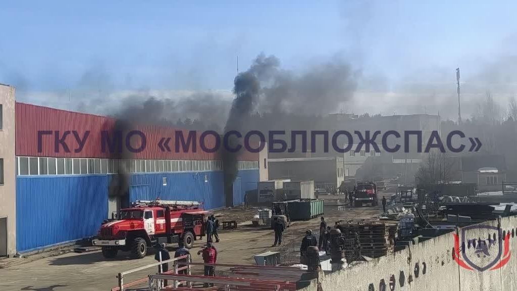 Пожар на складе научно-технического испытательного центра в подмосковной Дубне - РИА Новости, 1920, 27.03.2026