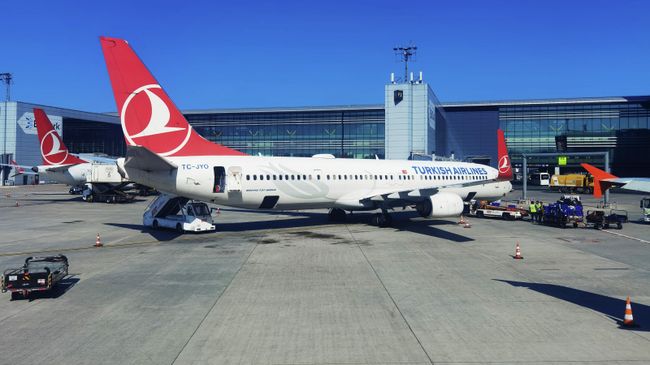 Самолет авиакомпании Turkish Airlines в аэропорту