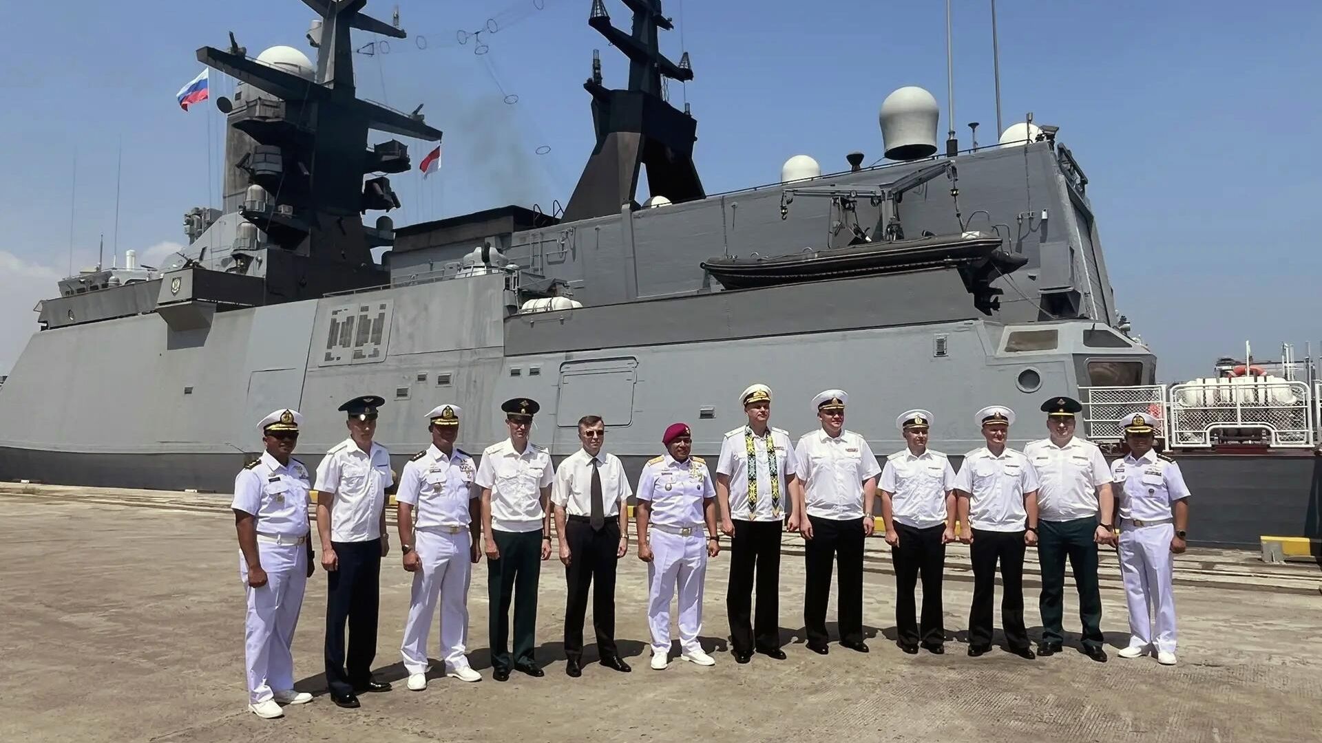 Отряд кораблей Тихоокеанского флота ВМФ России совершил деловой заход в порт Танджунг Приок в индонезийской столице Джакарте Отряд кораблей Тихоокеанского флота ВМФ России совершил деловой заход в порт Танджунг Приок в индонезийской столице Джакарте - РИА Новости, 1920, 29.03.2026