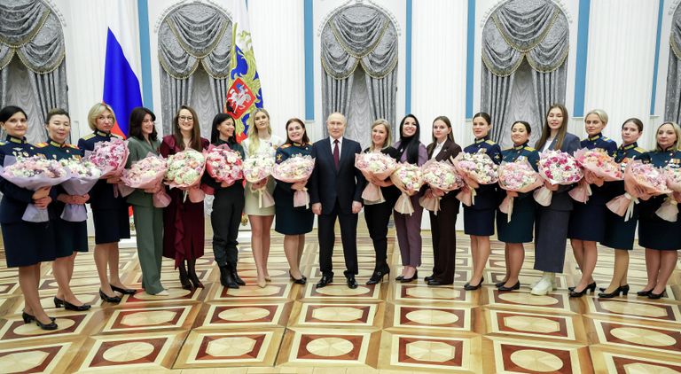Президент Владимир Путин провел встречу по случаю Международного женского дня Президент Владимир Путин провел встречу по случаю Международного женского дня