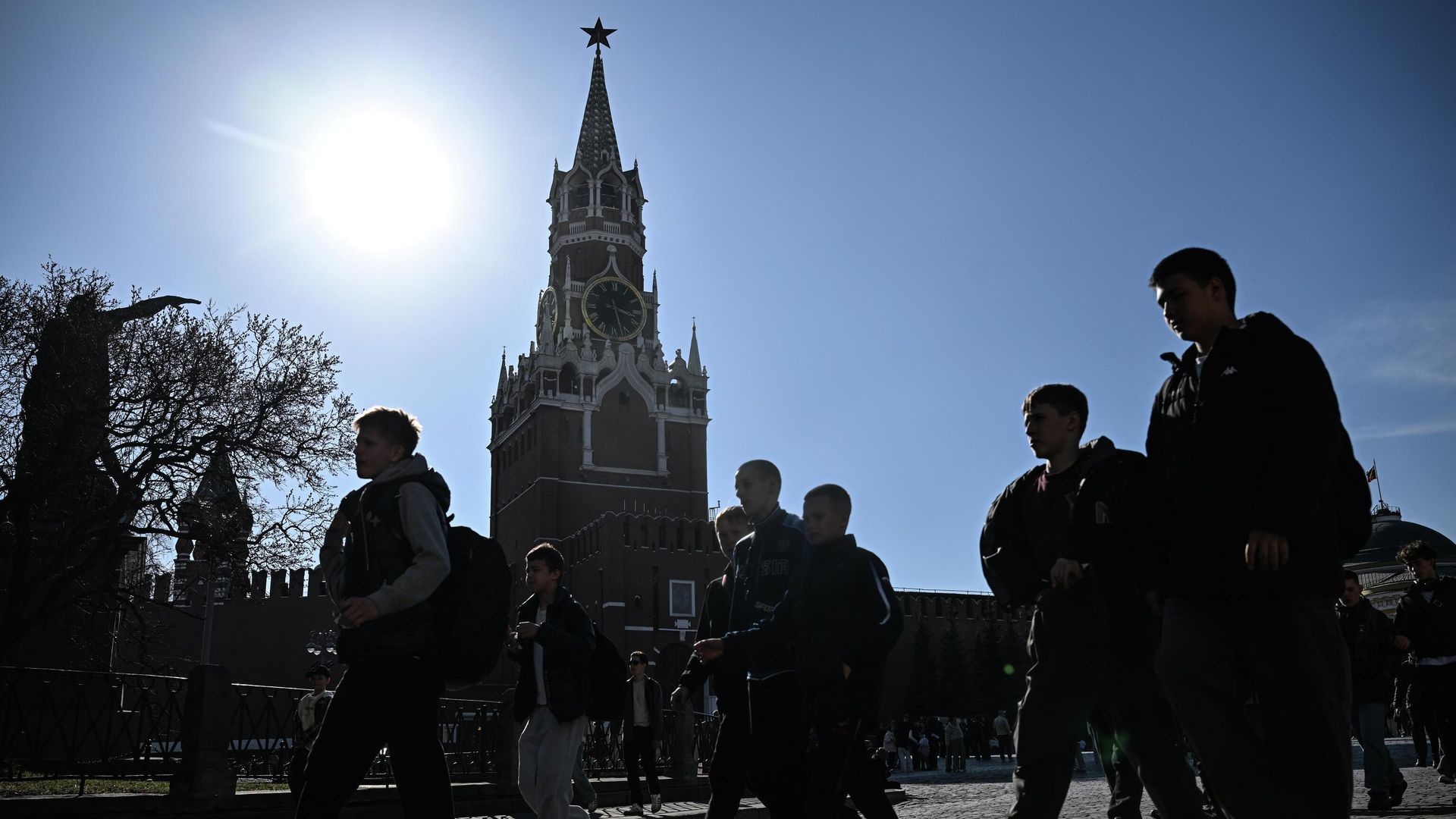 Прохожие на Красной площади в Москве Прохожие на Красной площади в Москве - РИА Новости, 1920, 21.04.2026