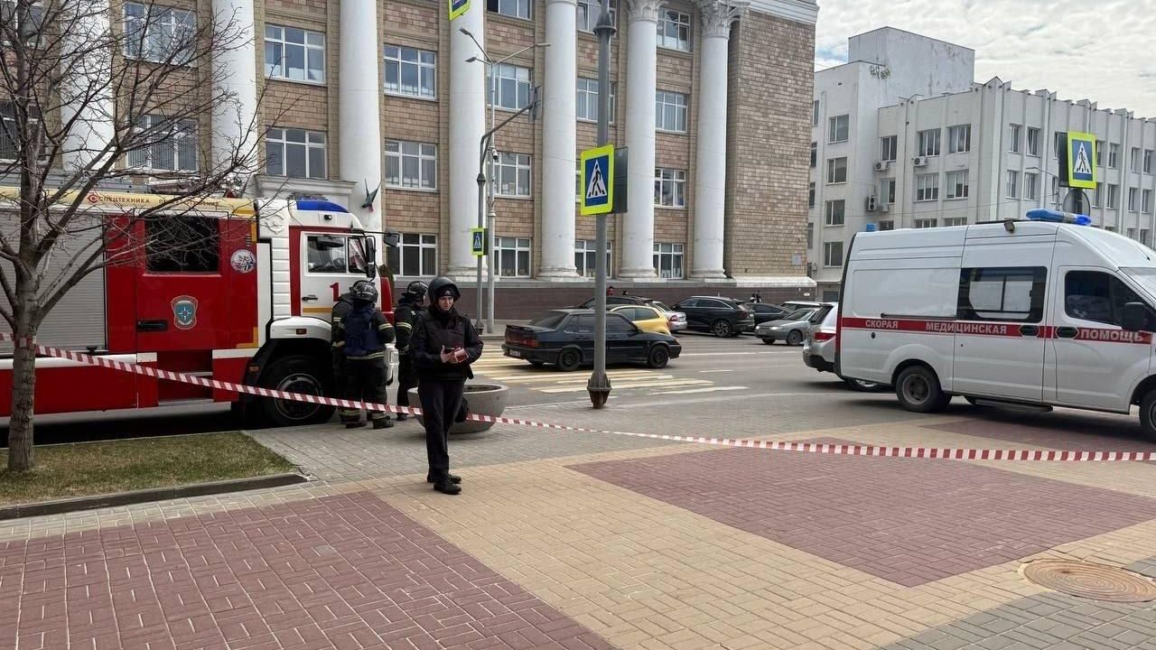 Экстренные службы на месте атаки ВСУ на здание правительства Белгородской области Экстренные службы на месте атаки ВСУ на здание правительства Белгородской области - РИА Новости, 1920, 31.03.2026