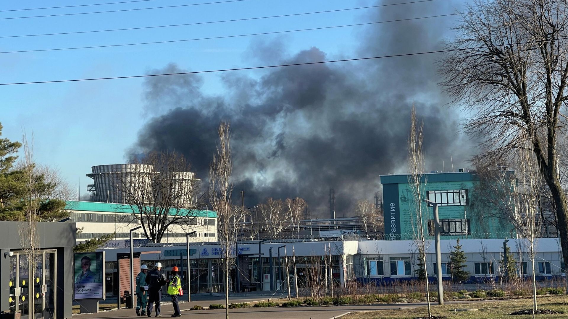 Пожар на территории завода Нижнекамскнефтехим в Нижнекамске Пожар на территории завода Нижнекамскнефтехим в Нижнекамске - РИА Новости, 1920, 01.04.2026