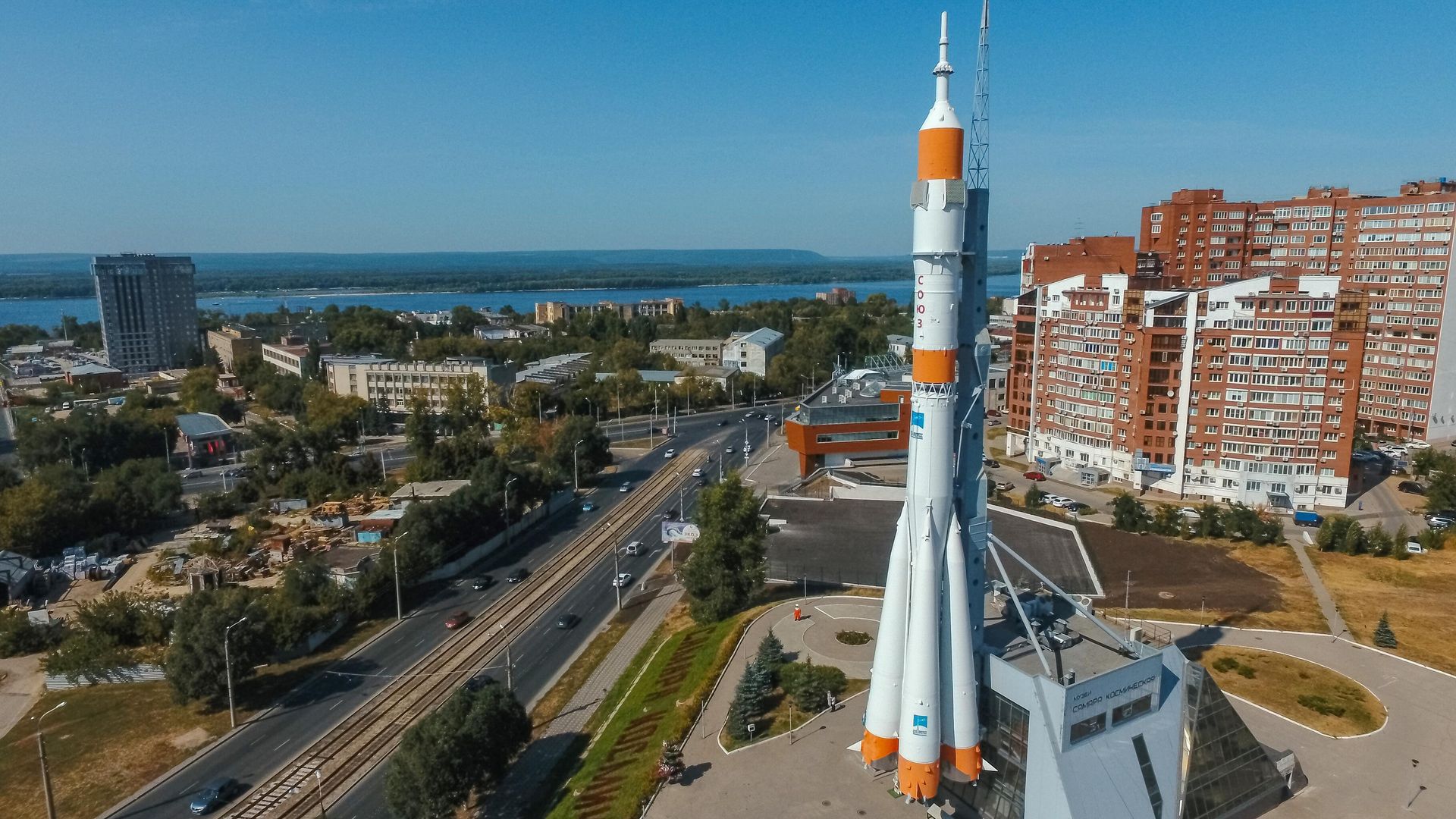 Макет ракеты-носителя СОЮЗ возле музея Самара космическая в Самаре Макет ракеты-носителя СОЮЗ возле музея Самара космическая в Самаре - РИА Новости, 1920, 01.04.2026
