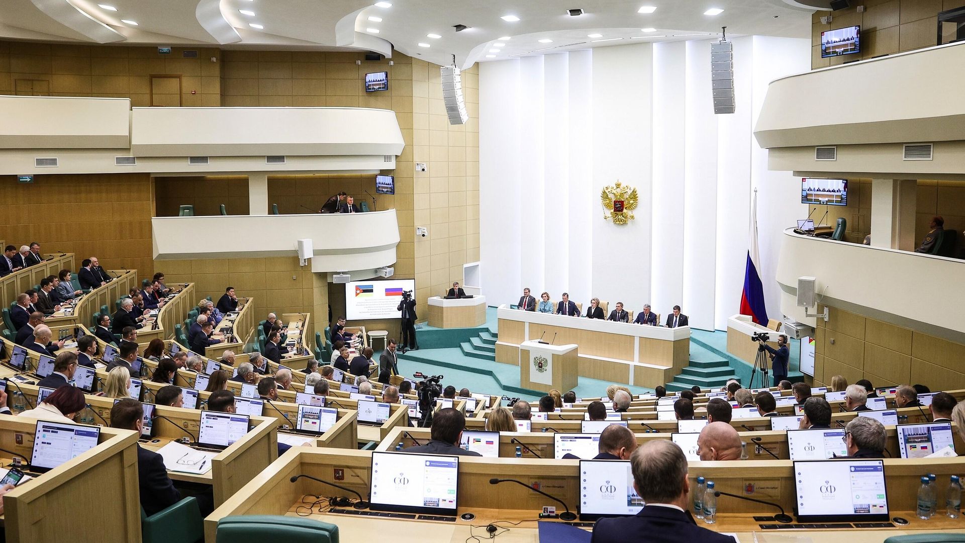 Сенаторы на заседании Совета Федерации РФ. 1 апреля 2026 Сенаторы на заседании Совета Федерации РФ. 1 апреля 2026 - РИА Новости, 1920, 01.04.2026