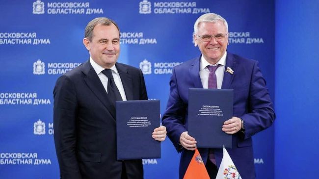 Председатель Московской областной Думы Игорь Брынцалов и спикер нижегородского парламента Евгений Люлин 