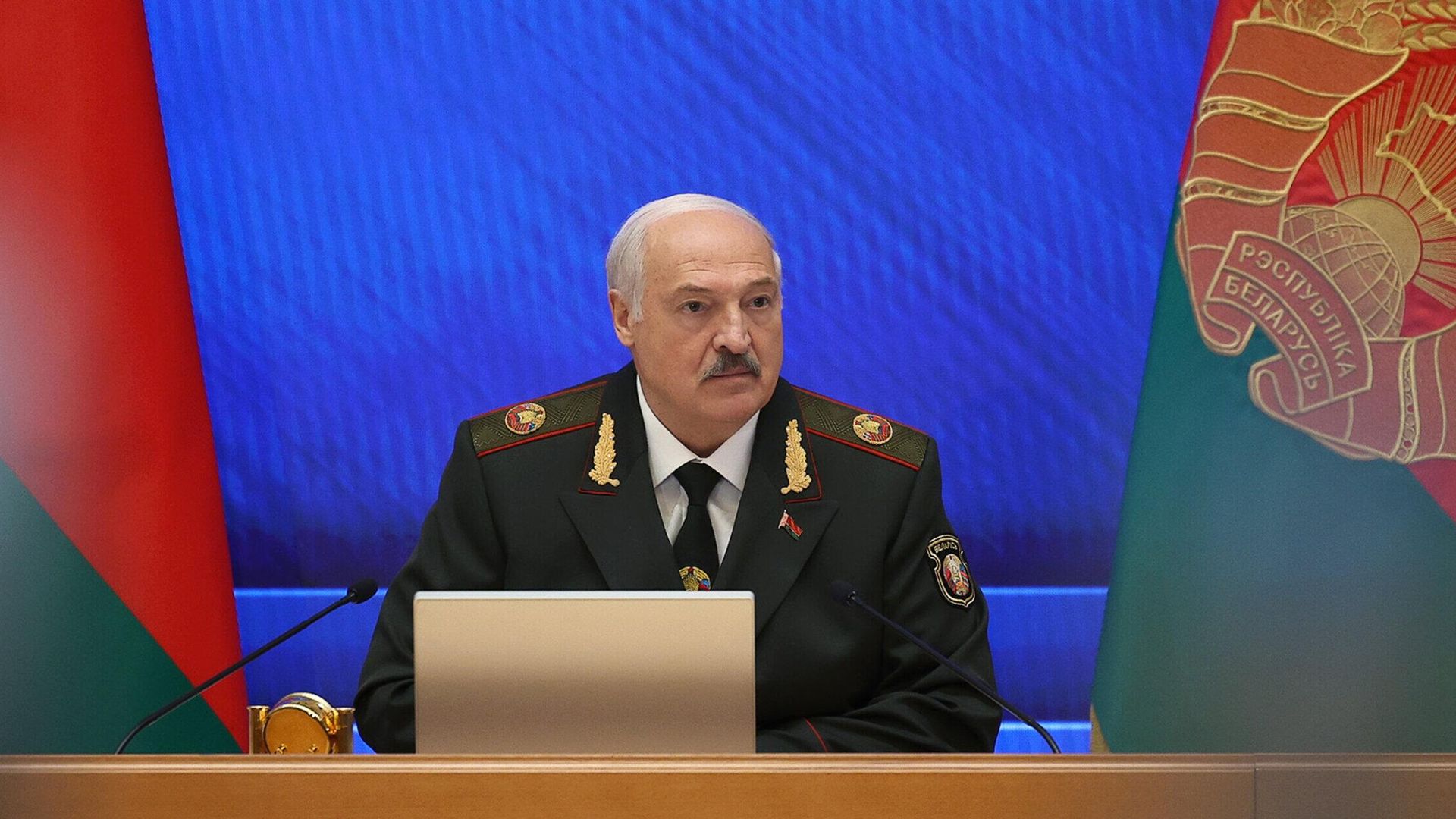 Президент Белоруссии Александр Лукашенко во время совещания по подведению итогов комплексной проверки Вооруженных сил - РИА Новости, 1920, 01.04.2026