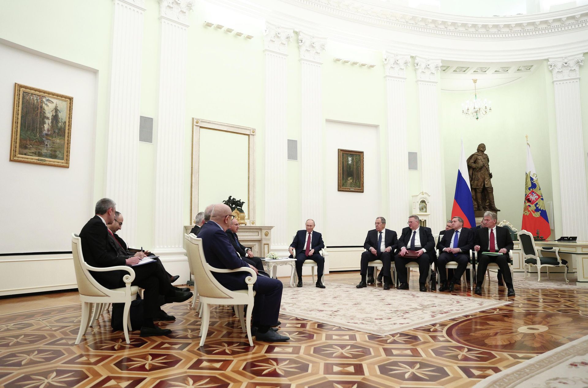 Президент РФ Владимир Путин и премьер-министр Армении Никол Пашинян во время встречи в Москве Президент РФ Владимир Путин и премьер-министр Армении Никол Пашинян во время встречи в Москве - РИА Новости, 1920, 01.04.2026