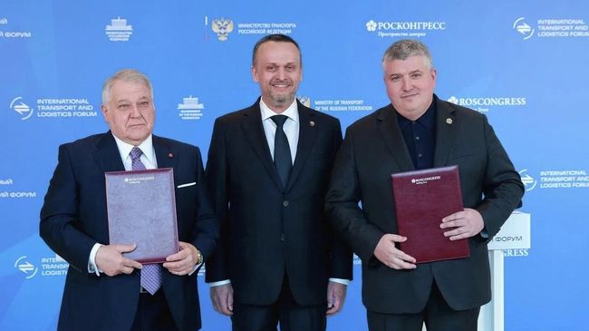 Президент Национального исследовательского центра Курчатовский институт Михаил Ковальчук, Министр транспорта РФ Андрей Никитин и губернатор Новгородской области Александр Дронов Президент Национального исследовательского центра Курчатовский институт Михаил Ковальчук, Министр транспорта РФ Андрей Никитин и губернатор Новгородской области Александр Дронов