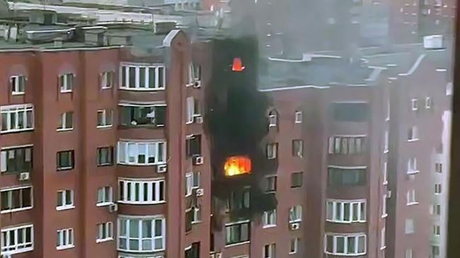Пожар в жилом доме в Уфе после попадания украинского БПЛА
